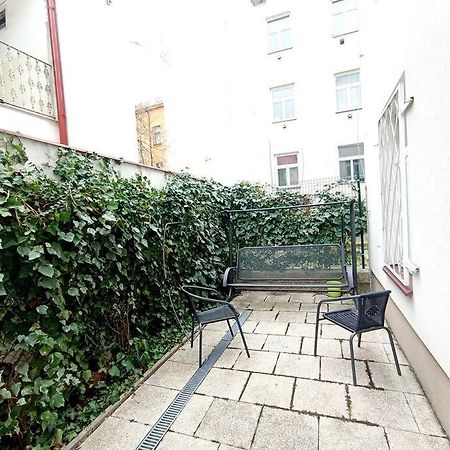 Apartment Captain Nemo Прага Экстерьер фото